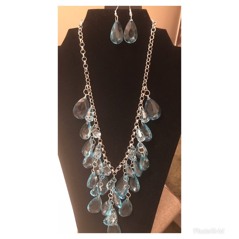 Gorgeous blue necklace.